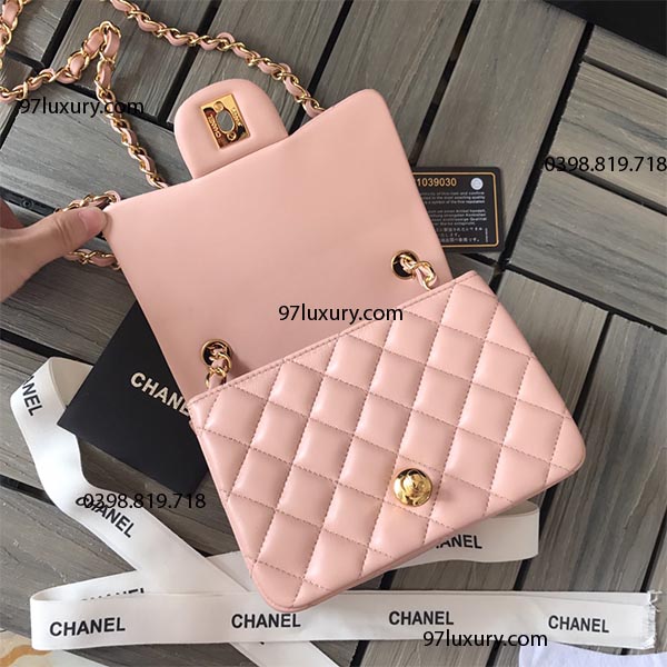 Timeless/classique leather crossbody bag Chanel Pink in Leather - 24369109